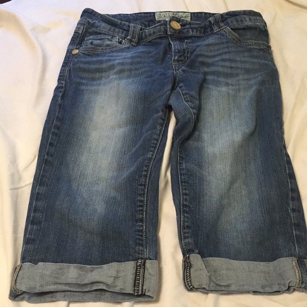 Jolt Struck by Style Jean Capris